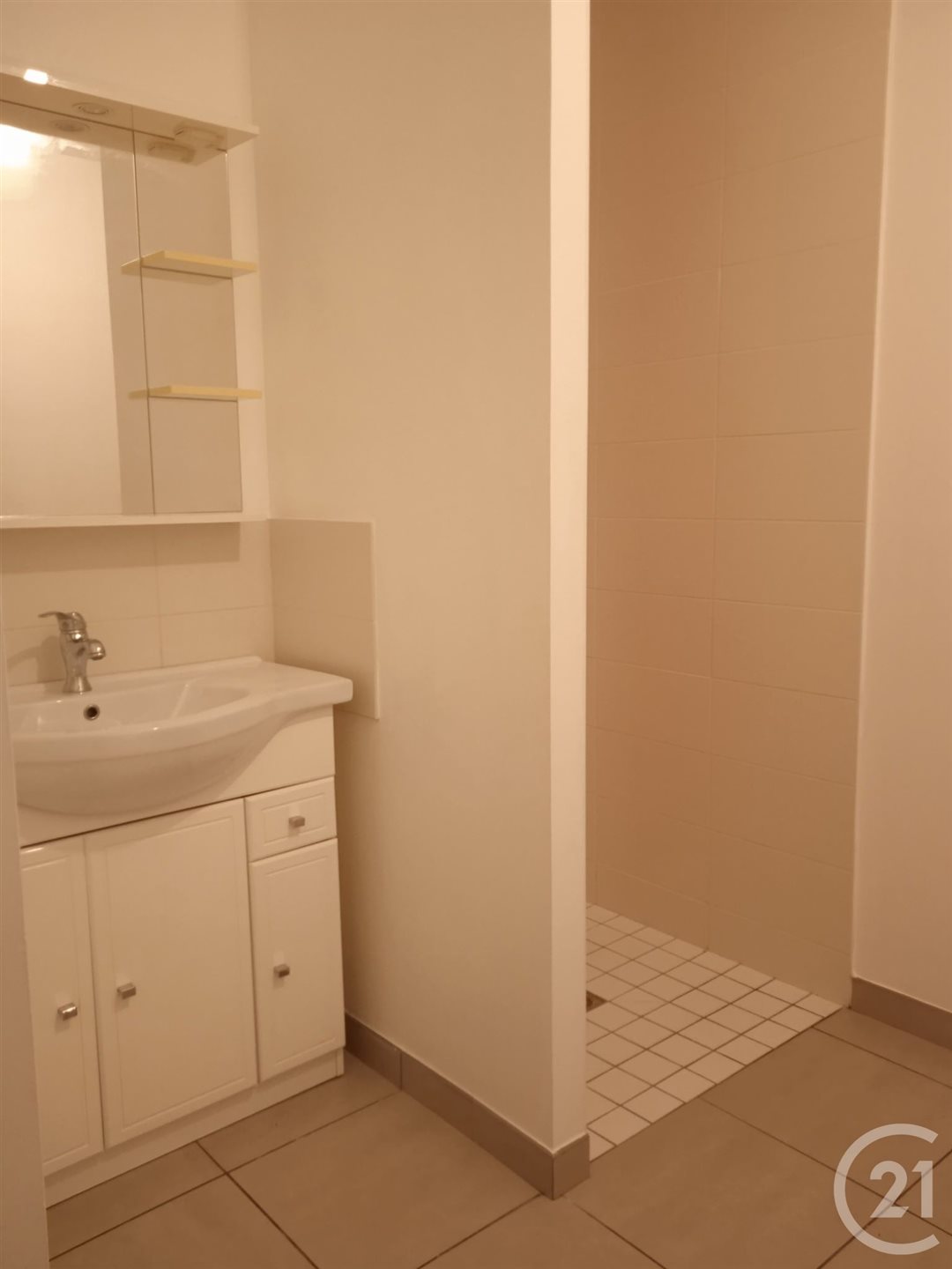 Maison à louer, 73m², Domalain