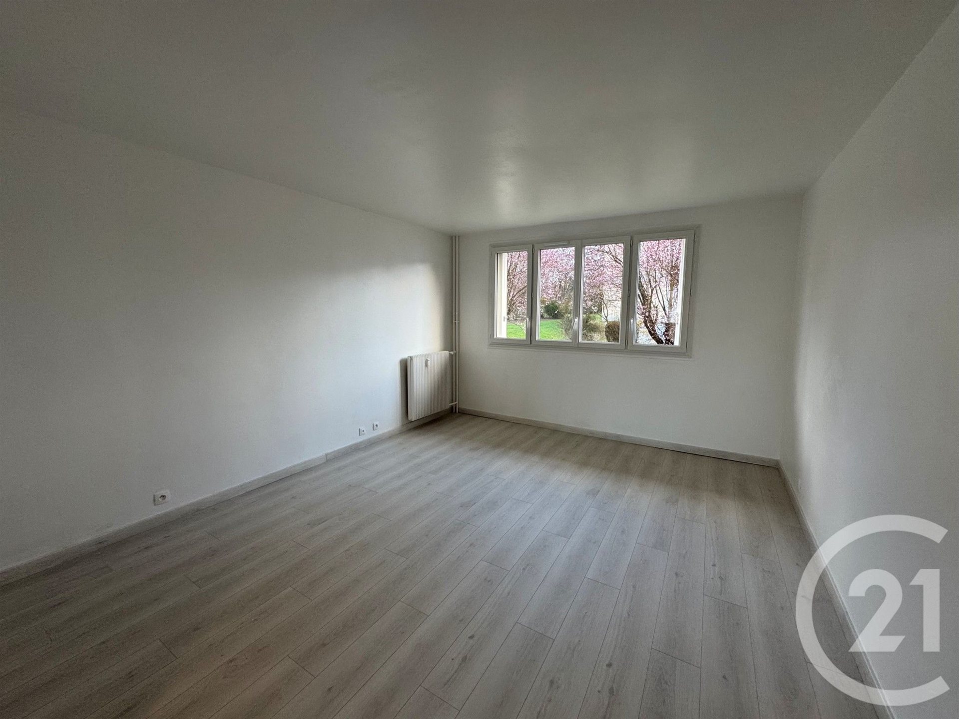 Appartement à louer, 61m², Egly