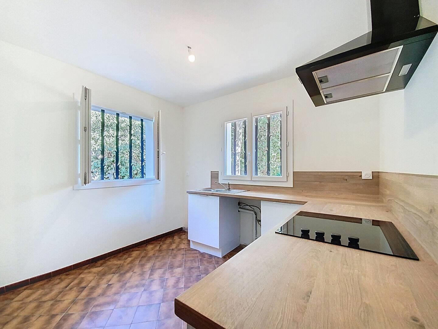 Maison à louer, 98m², Saint-Cyr-sur-Mer