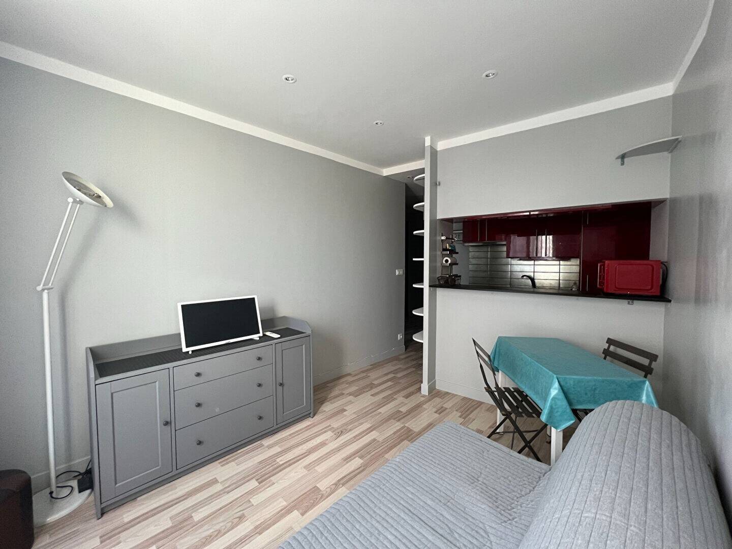 Appartement à louer, 29m², Paris 18ème