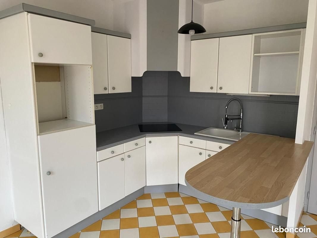 Appartement à louer, 65m², Mèze