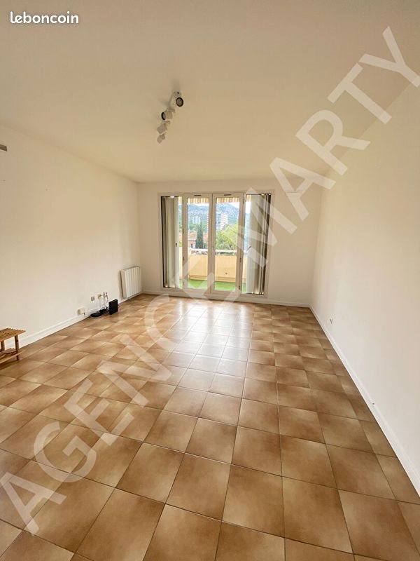 Appartement à louer, 64m², Marseille 8ème
