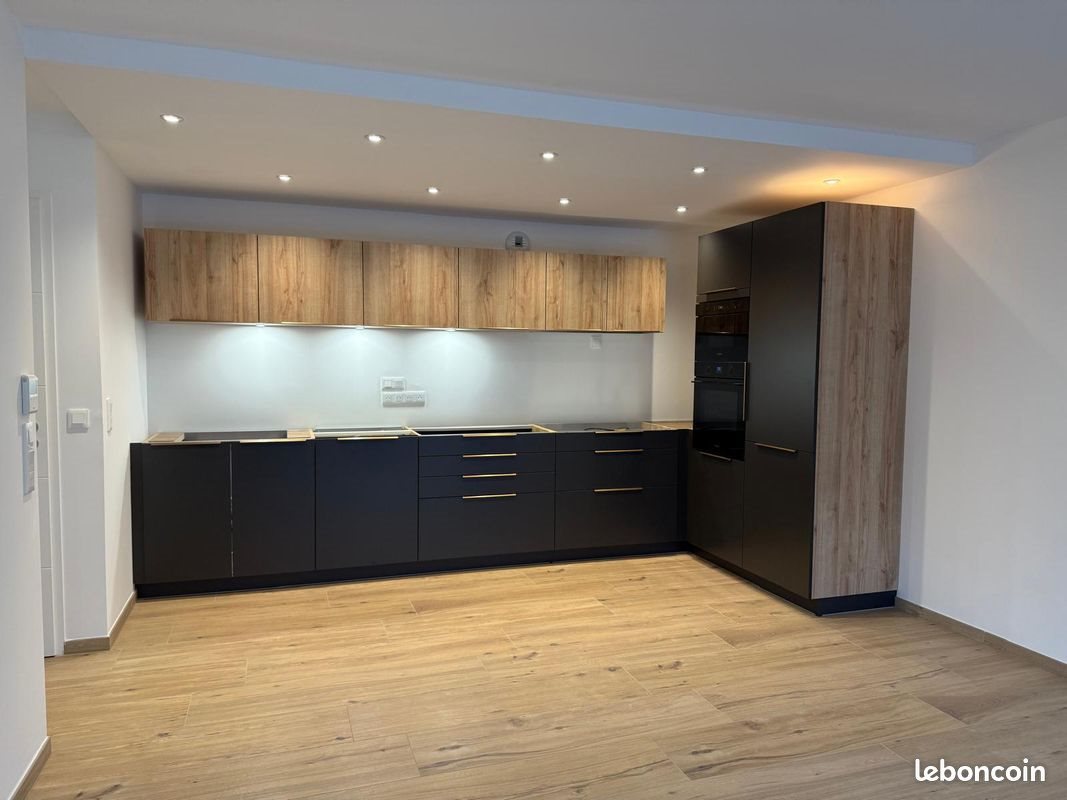 Appartement à louer, 79m², Brenthonne