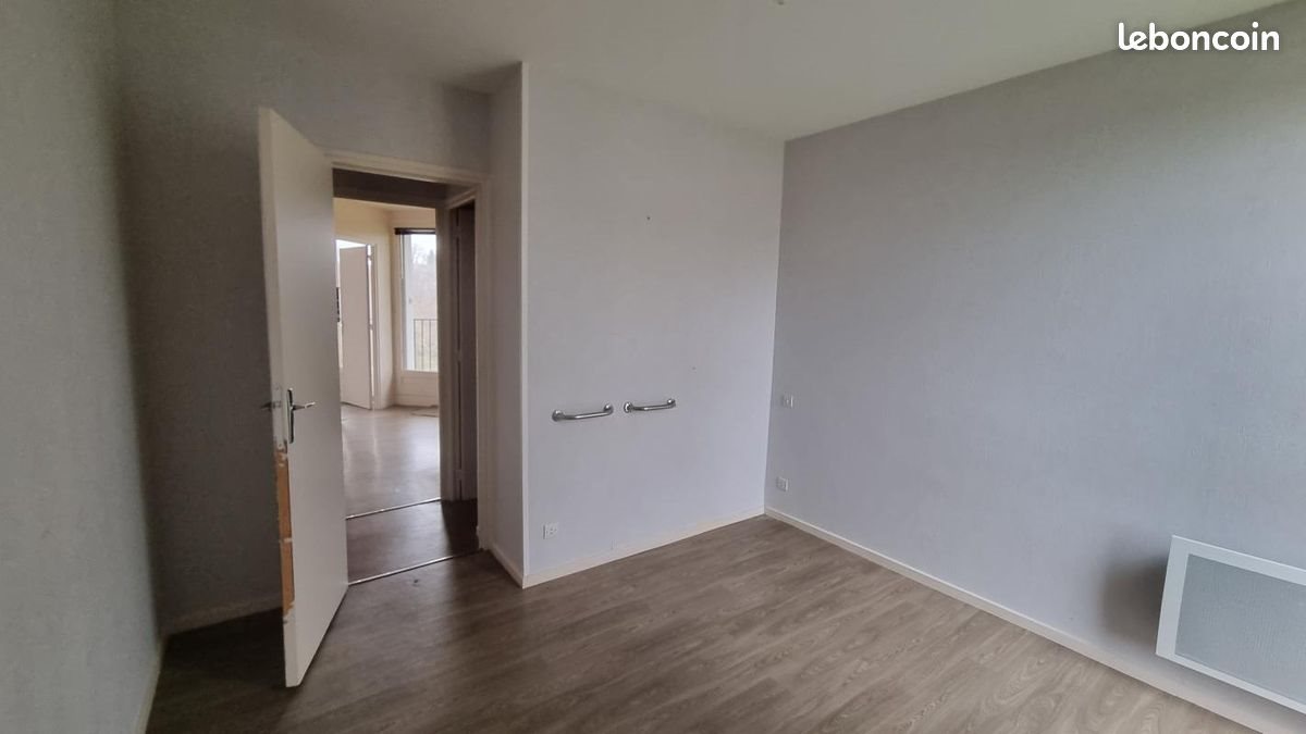 Appartement à louer, 66m², Merlines