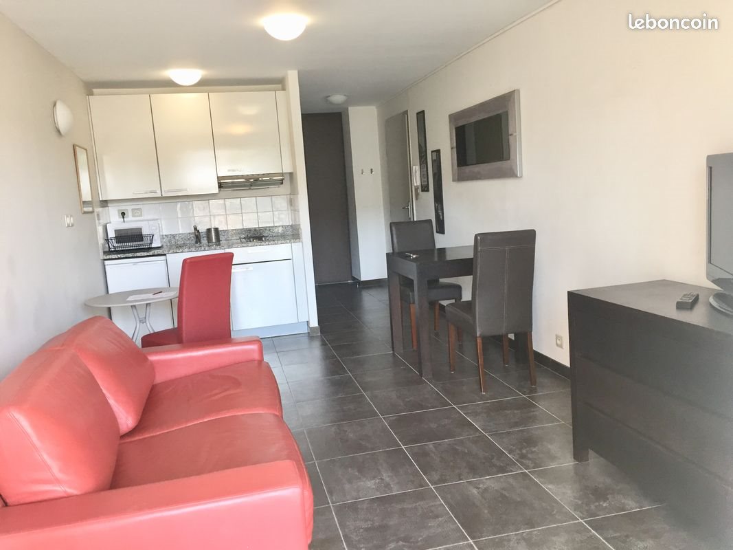 Appartement à louer, 26m², Marseille 8ème