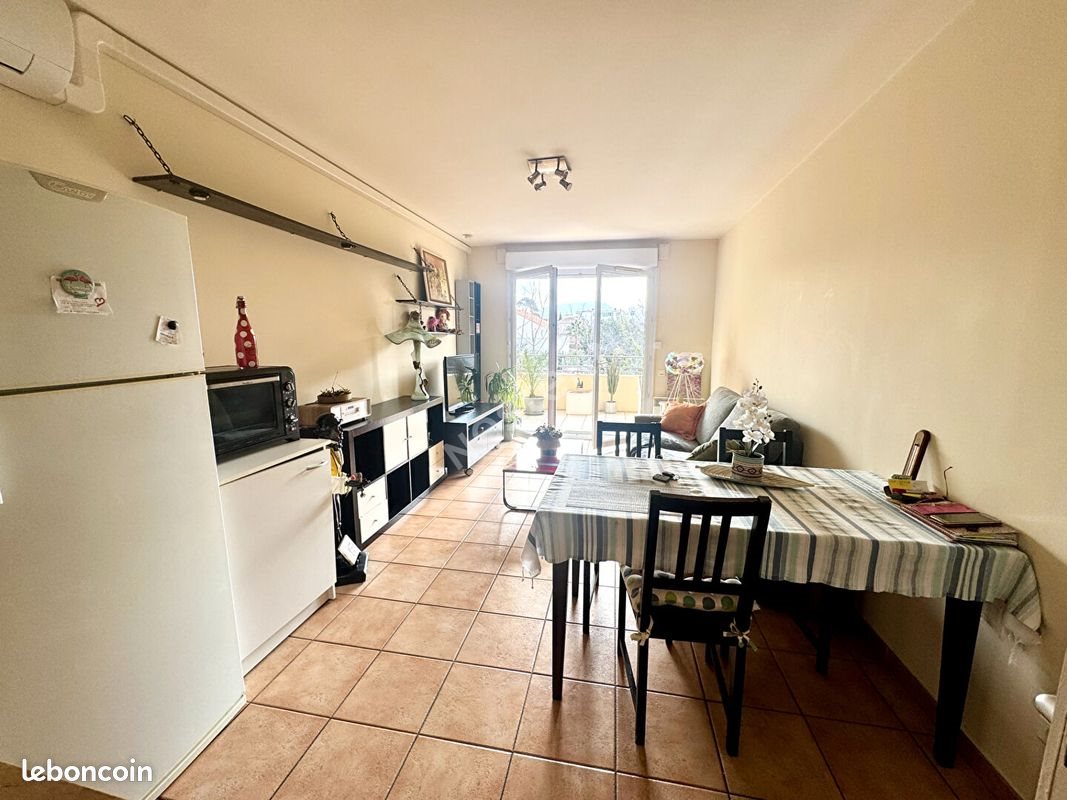 Appartement à louer, 37m², Marseille 8ème