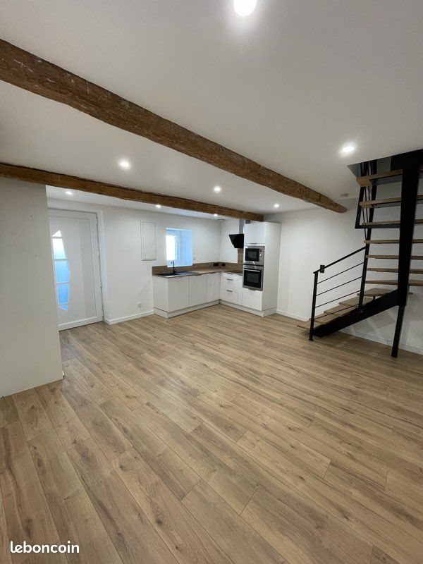 Maison à louer, 73m², Névian