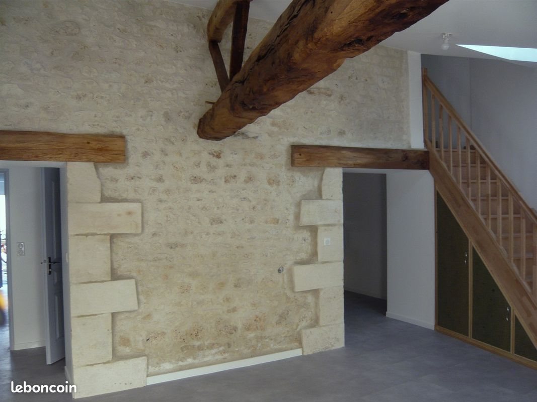 Maison à louer, 77m², Soulignonne