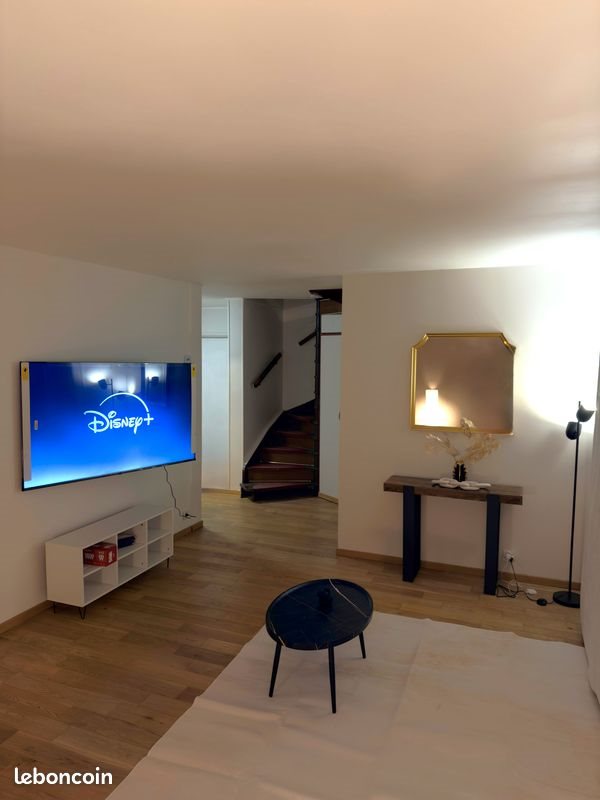 Appartement à louer, 140m², Emerainville