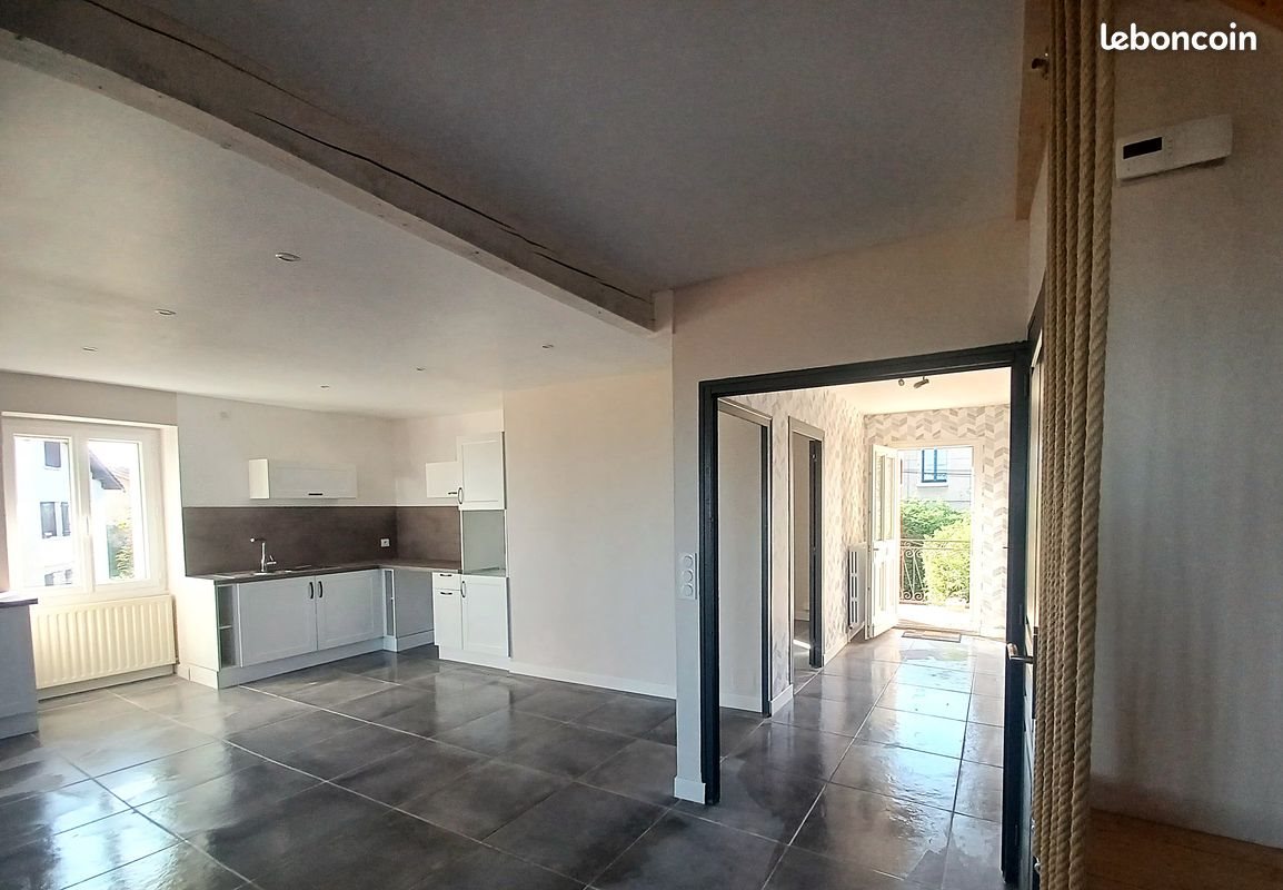 Appartement à louer, 129m², Saint-Martin-la-Plaine
