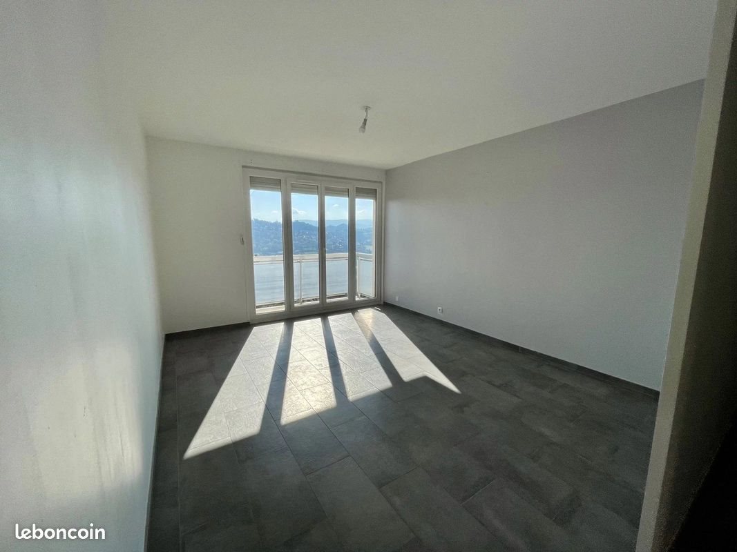 Appartement à louer, 97m², Saint-Genest-Lerpt