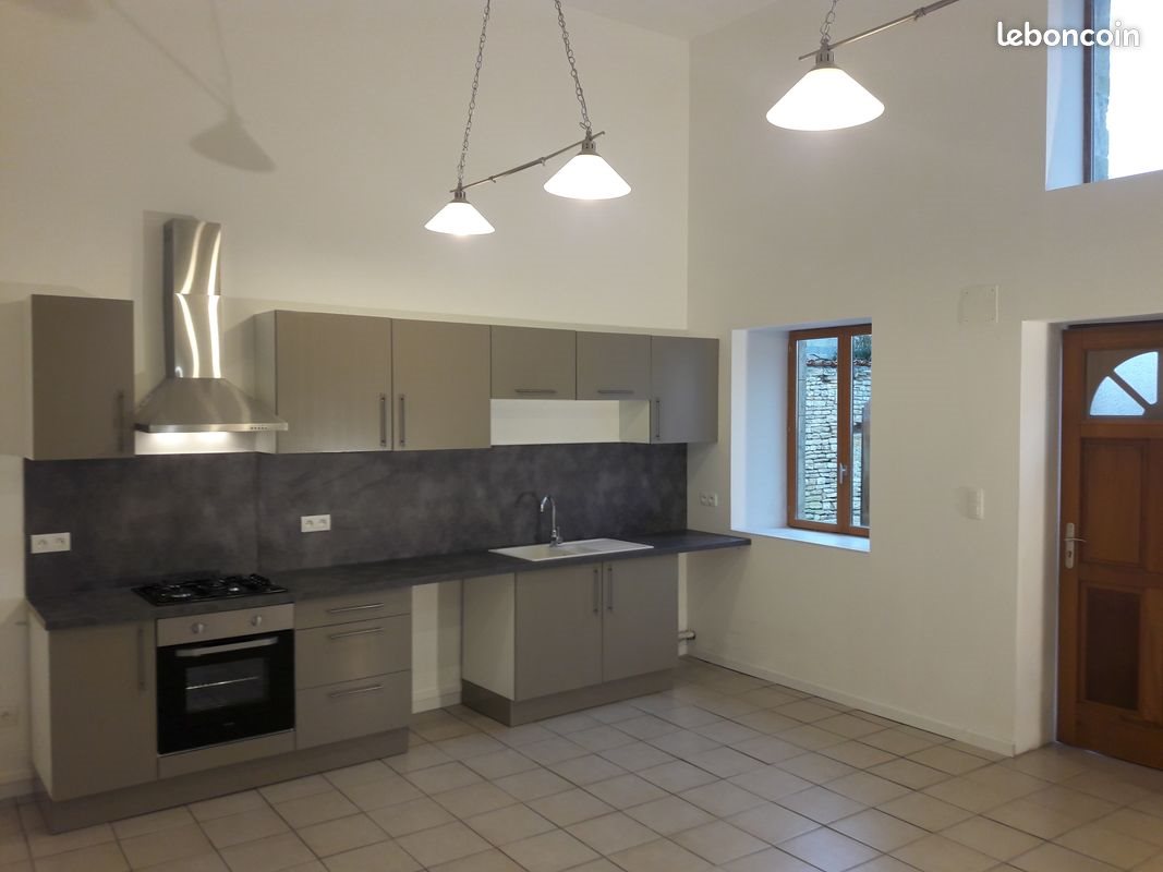 Maison à louer, 110m², Tusson