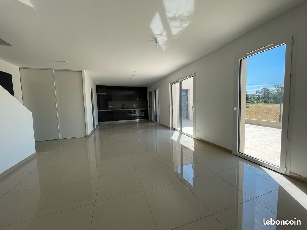 Maison à louer, 115m², Communay