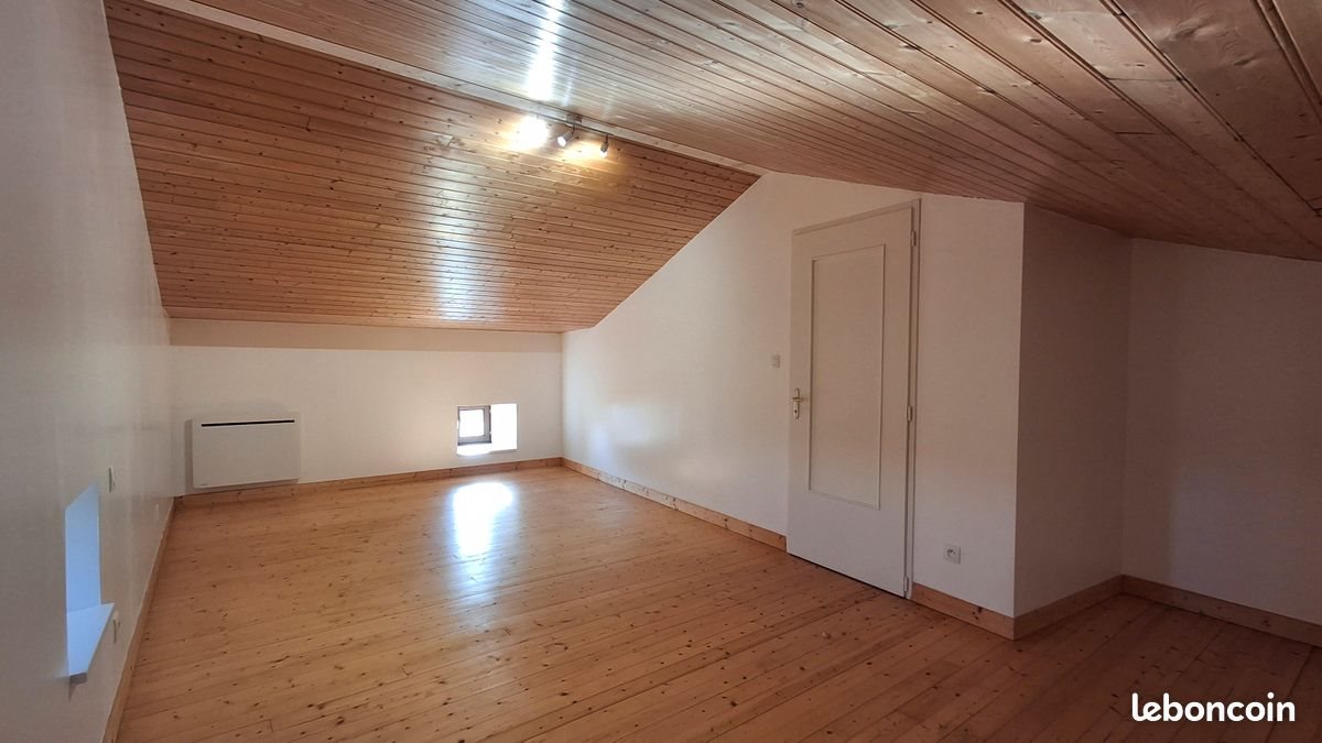 Maison à louer, 85m², Rouzède