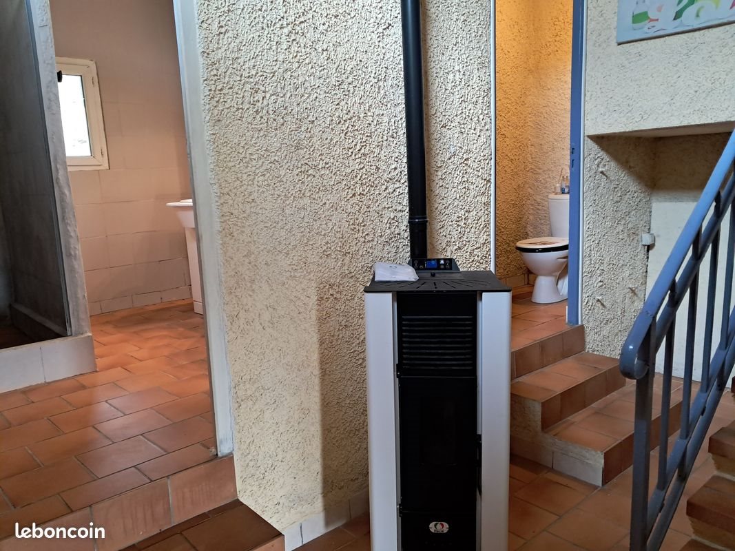 Maison à louer, 80m², Valvignères