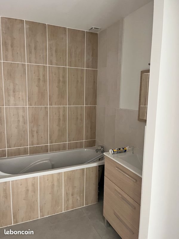 Maison à louer, 81m², Leyment
