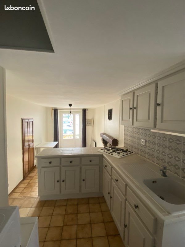 Maison à louer, 70m², Saint-Georges-de-Luzençon