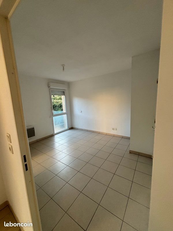 Appartement à louer, 37m², Grans