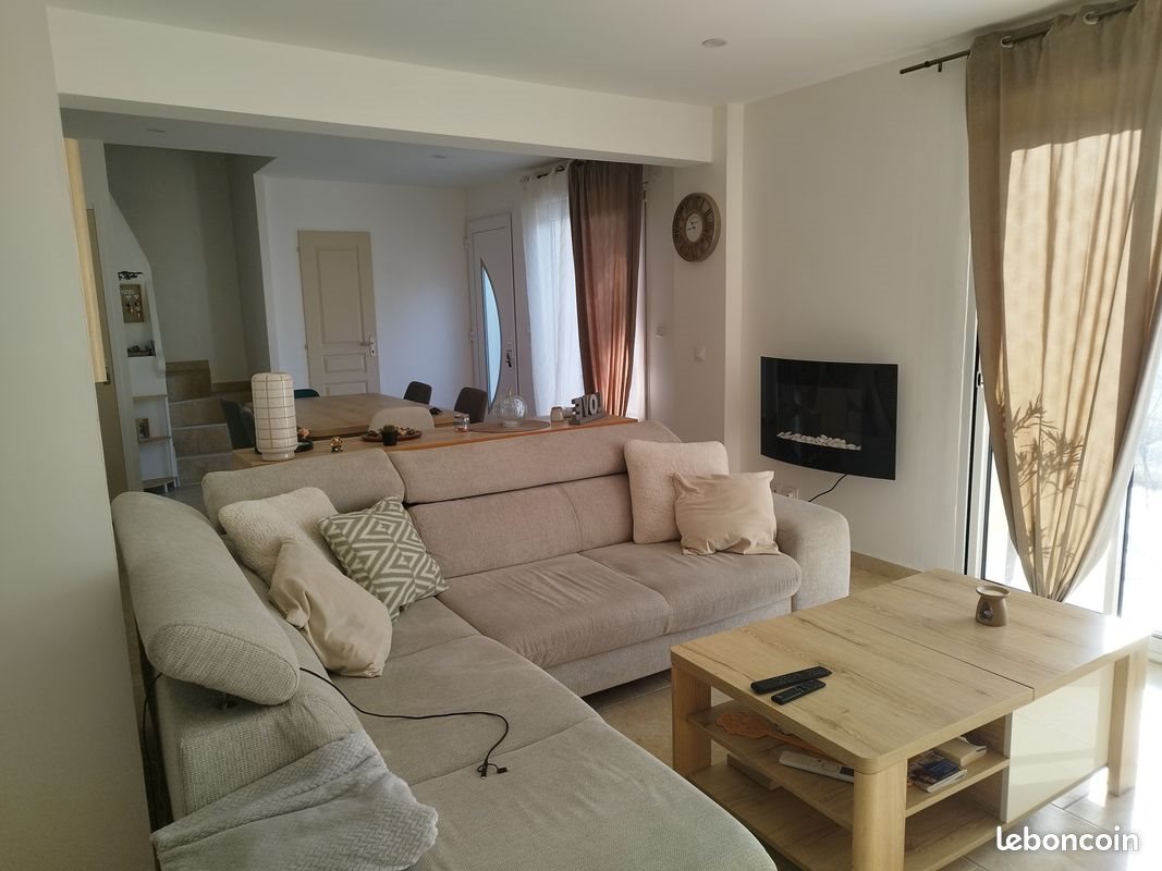 Maison à louer, 124m², Eyguières