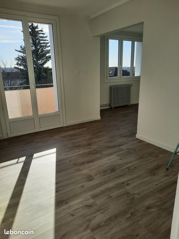 Appartement à louer, 71m², Arpajon-sur-Cère