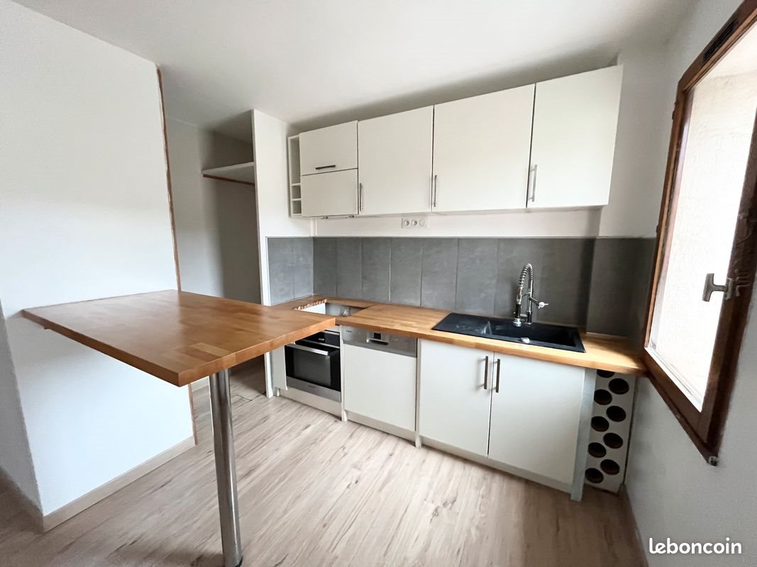 Appartement à louer, 49m², Saint-Zacharie
