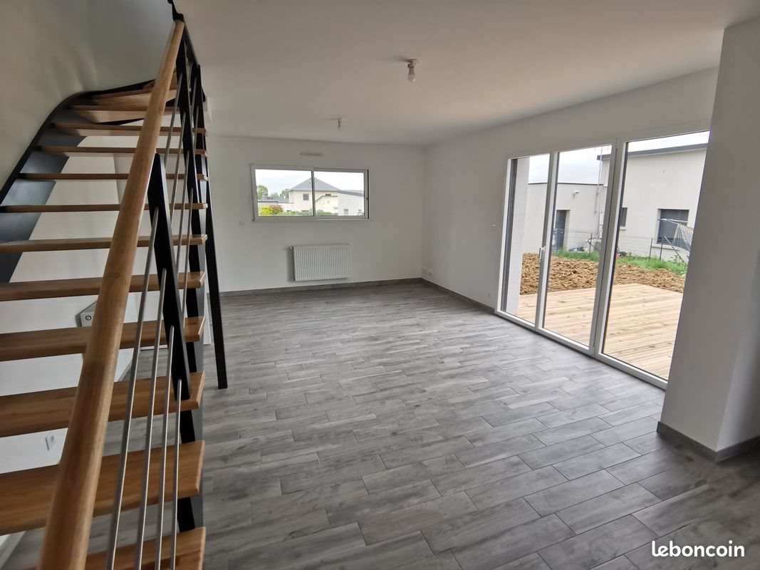 Maison à louer, 91m², Landéhen