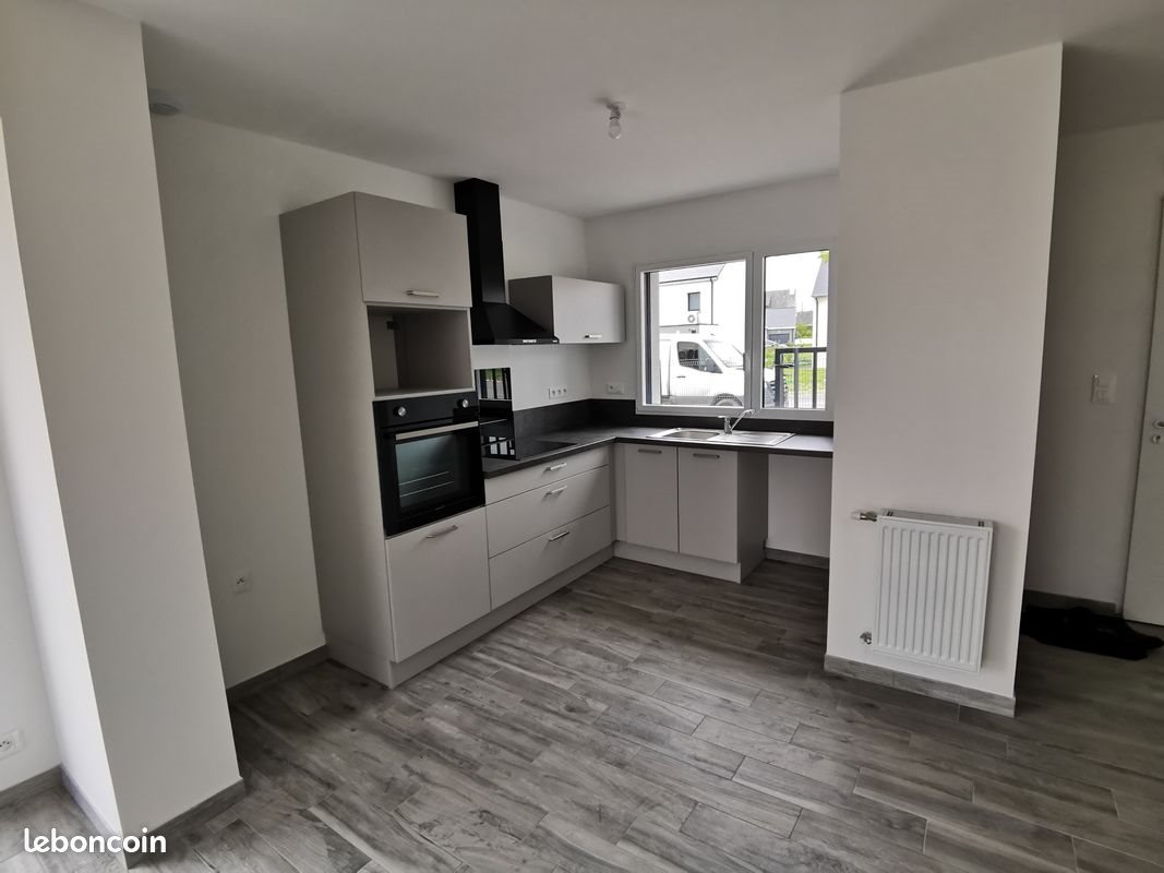 Maison à louer, 91m², Landéhen