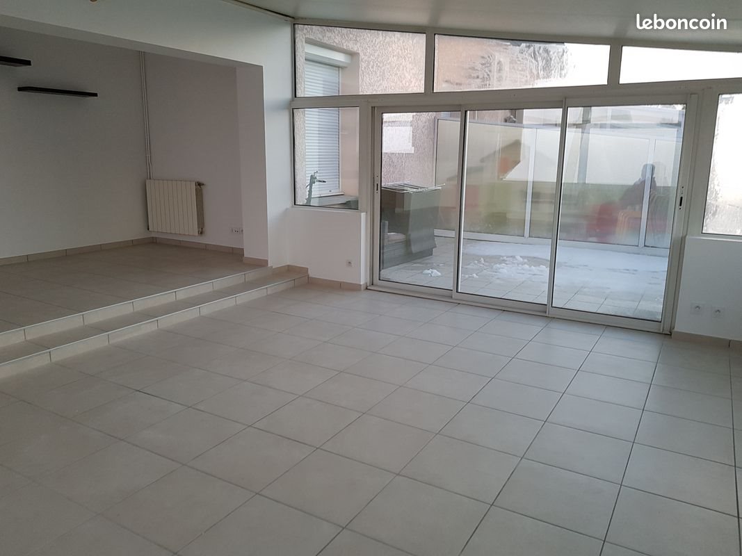 Appartement à louer, 93m², Charnècles