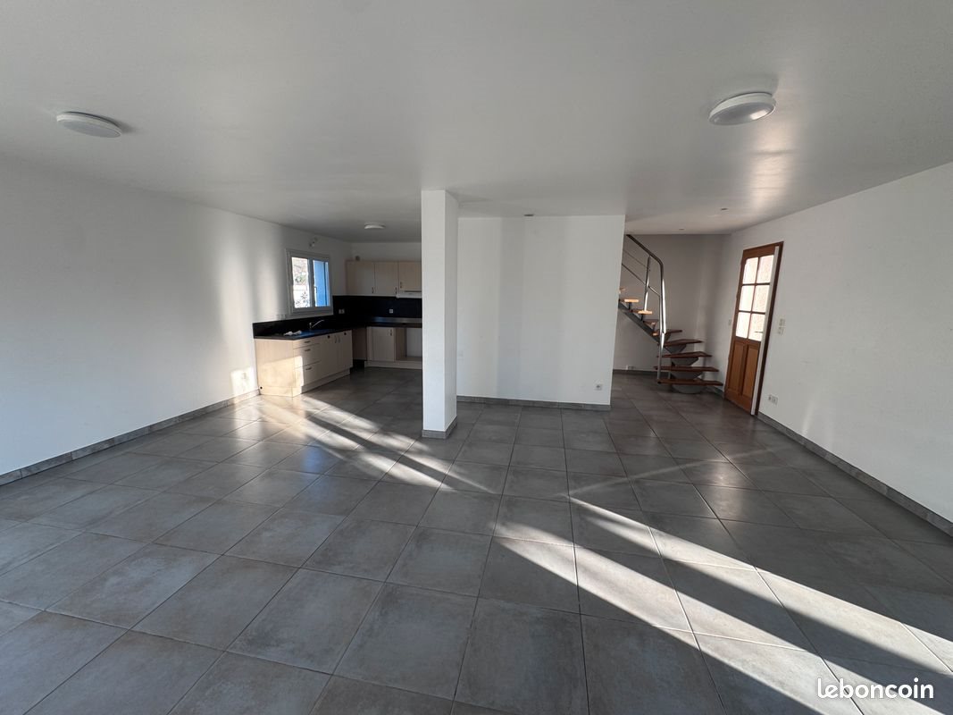 Maison à louer, 104m², Saint-Romain-le-Puy