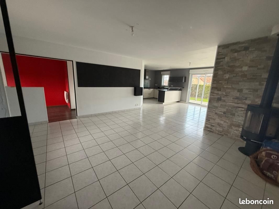 Maison à louer, 150m², Neuville-de-Poitou