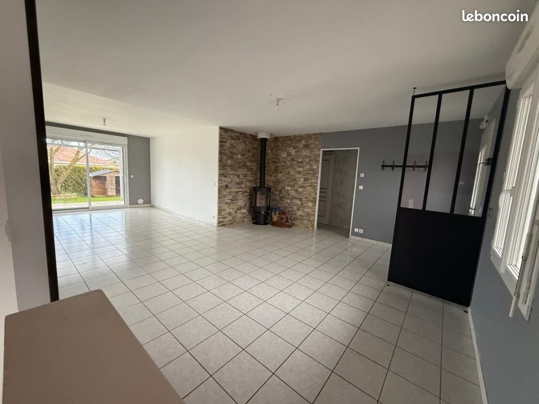 Maison à louer, 150m², Neuville-de-Poitou