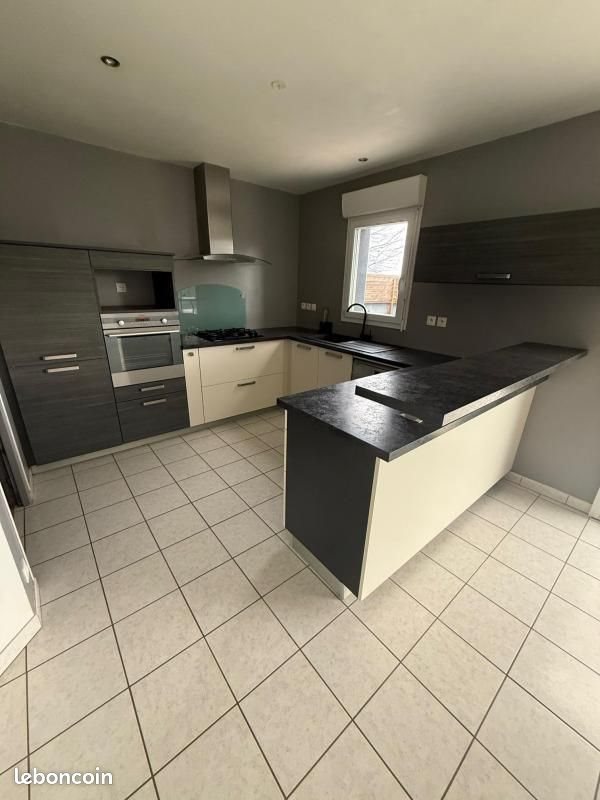 Maison à louer, 150m², Neuville-de-Poitou