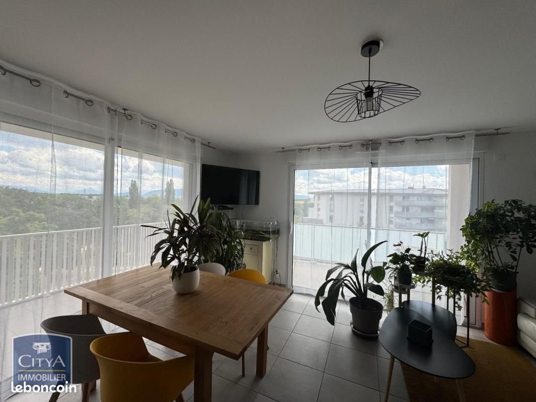 Appartement à louer, 64m², Saint-Genis-Pouilly