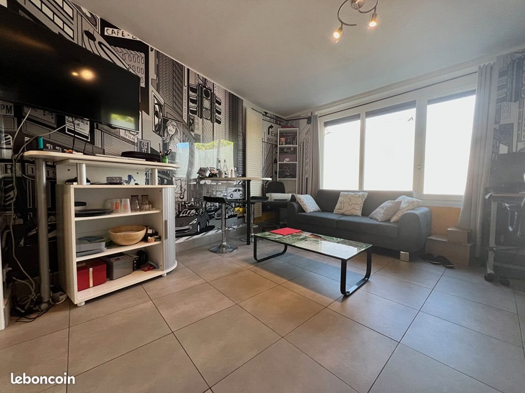 Appartement à louer, 24m², Arpajon-sur-Cère