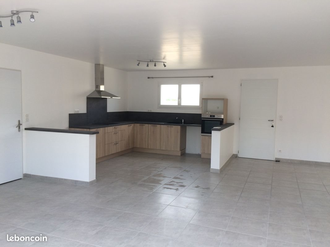 Maison à louer, 122m², Saint-Victor-la-Coste