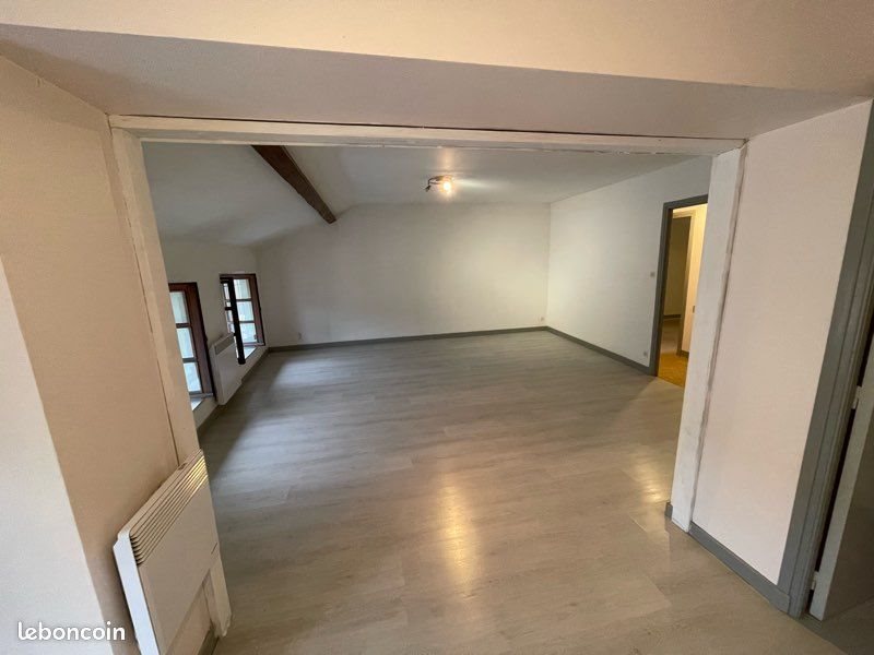 Appartement à louer, 65m², Chabreloche