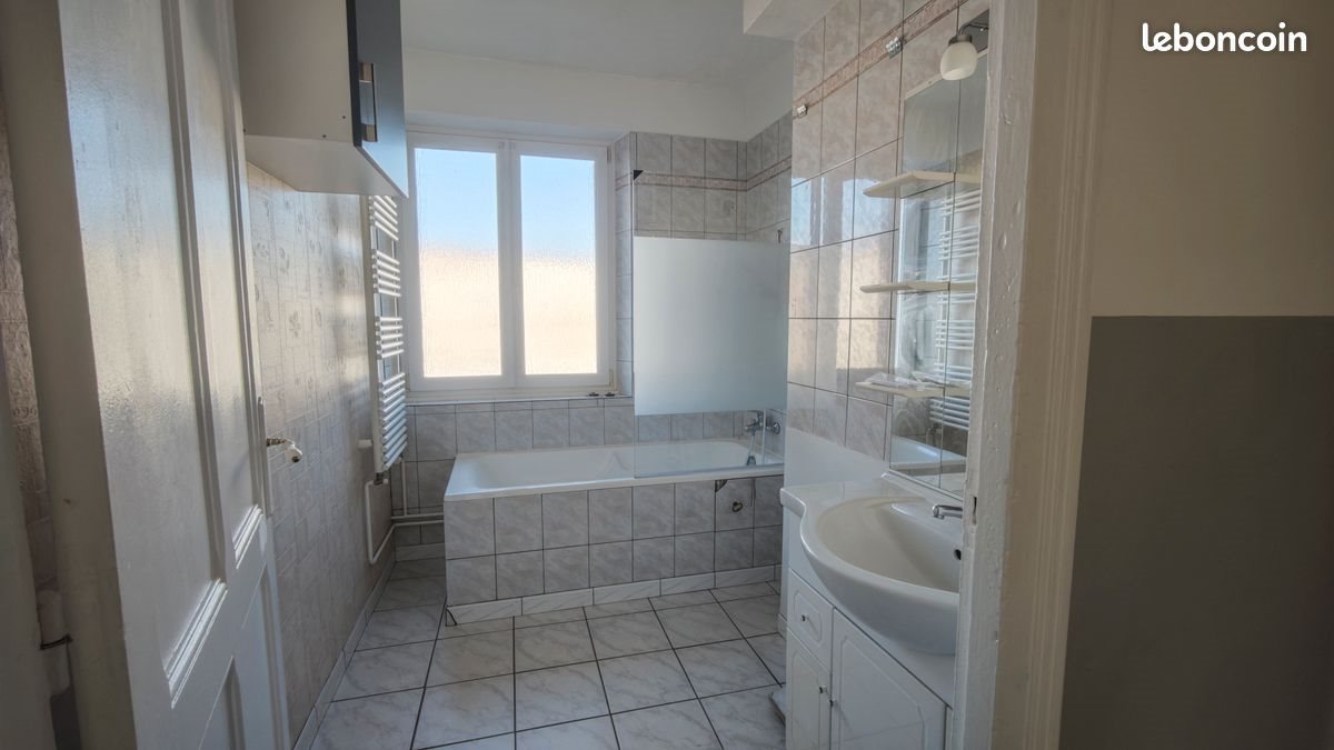 Appartement à louer, 75m², Gray