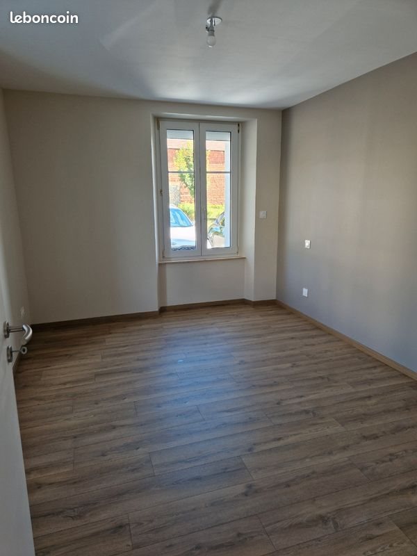 Appartement à louer, 80m², Evillers
