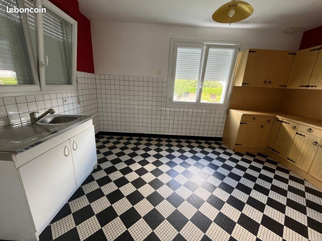 Maison à louer, 82m², Baud