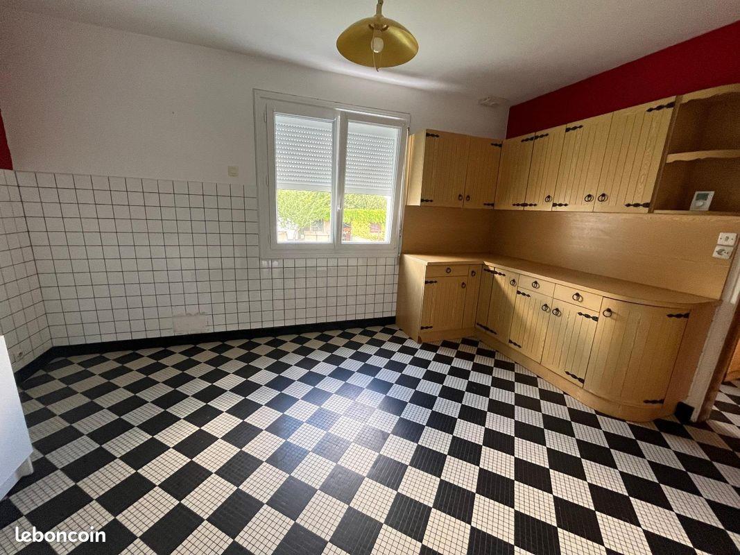 Maison à louer, 82m², Baud