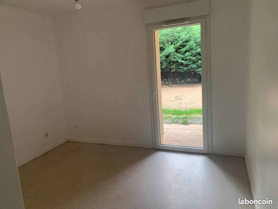 Maison à louer, 77m², Mervans