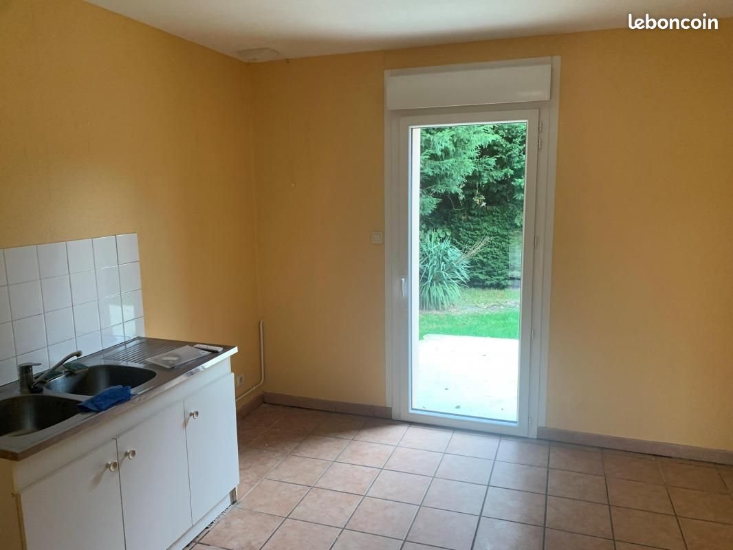 Maison à louer, 77m², Mervans