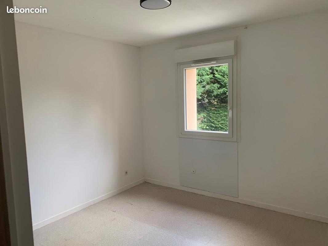 Maison à louer, 77m², Mervans