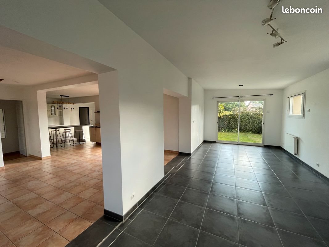Maison à louer, 160m², Theix
