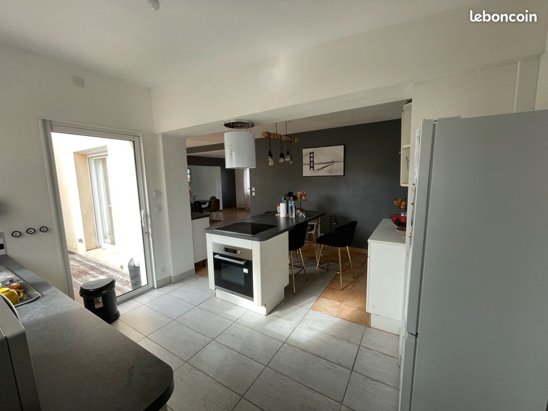 Maison à louer, 160m², Theix
