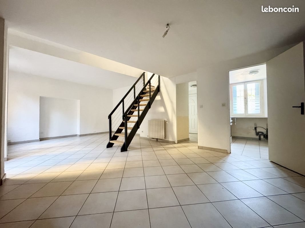 Appartement à louer, 75m², Nîmes