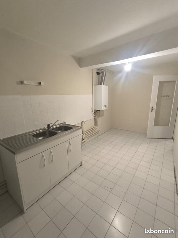 Appartement à louer, 69m², Thizy