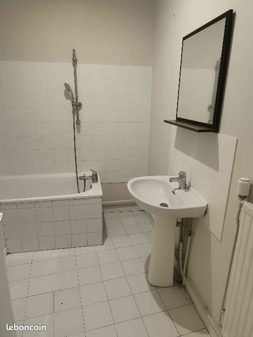 Appartement à louer, 69m², Thizy