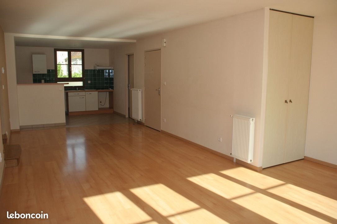 Appartement à louer, 84m², Plaimpied-Givaudins