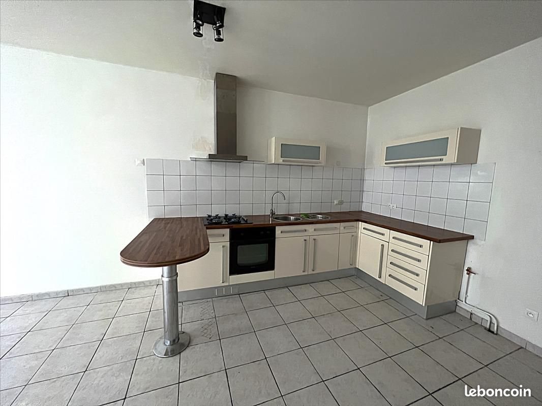 Appartement à louer, 88m², Aigre